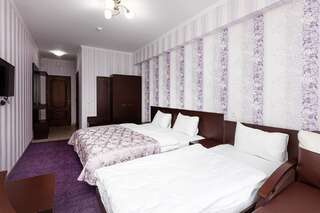 Отель Kasimir Resort Hotel Буковель Стандартный трехместный номер-2
